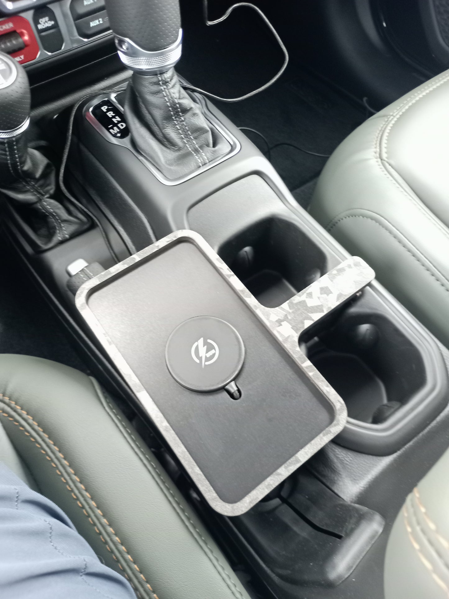 Jeep Wrangler/Gladiator Wireless Charging Tray (black)