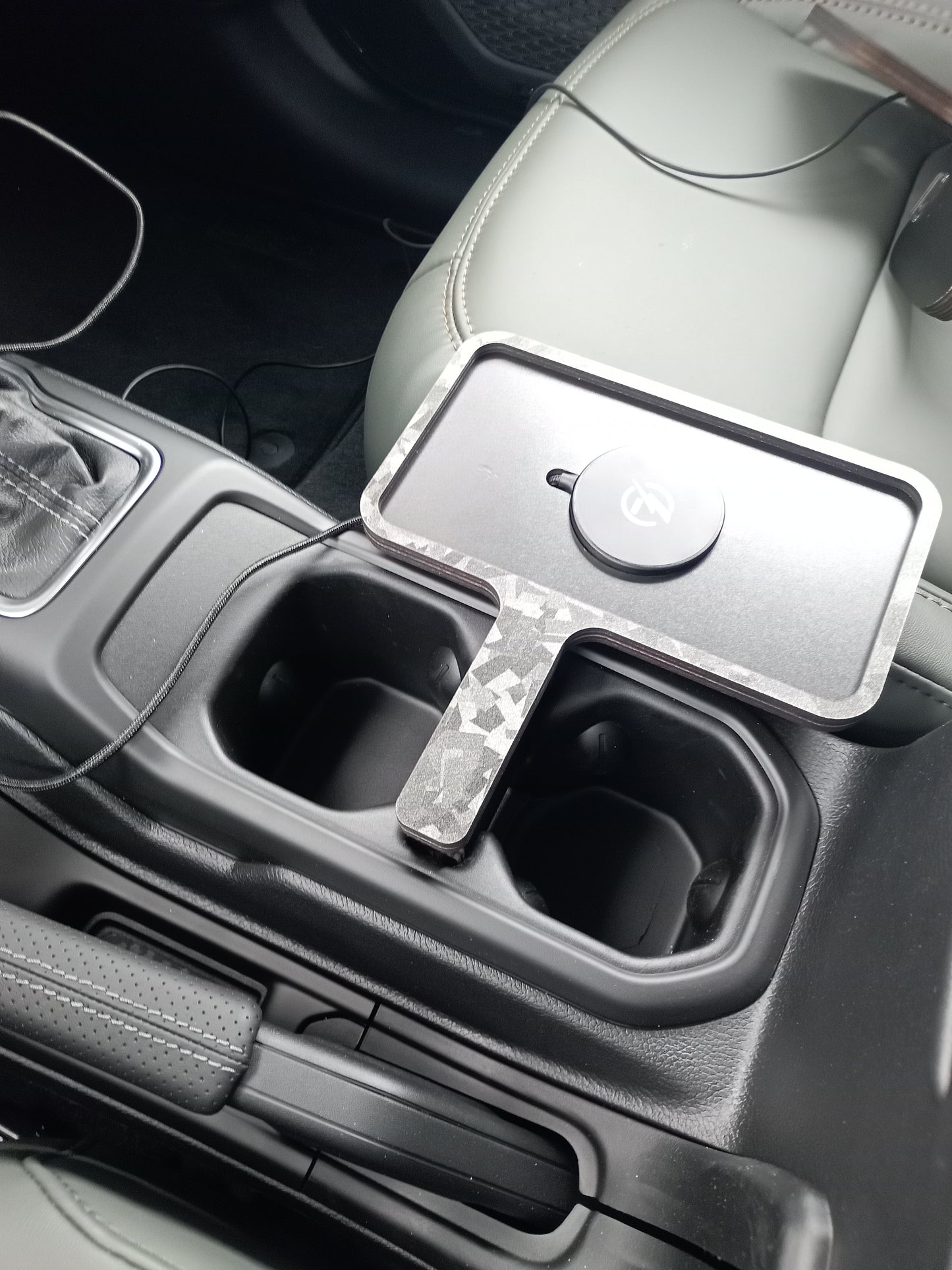 Jeep Wrangler/Gladiator Wireless Charging Tray (black)